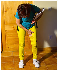 she pissed her yellow pants 4