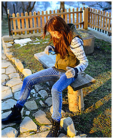 teen wets her jeans outside cold weather 02