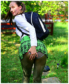 girl pees herself green pantyhose 01