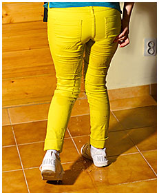 she pissed her yellow pants 0