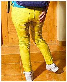 she pissed her yellow pants 0