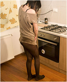 alice pees her pantyhose in the kitche 88 0036