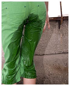 alice pisses herself wetting her green pants
