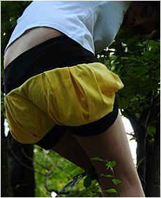 dee climbing down a tree pees her yellow shorts6