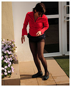 dee losing it in her pantyhose at the office entrance 1
