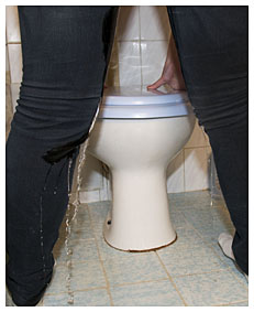 dominika fills her jeans with a broken toilet 1097