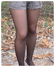 photos of girl wetting her pantyhose